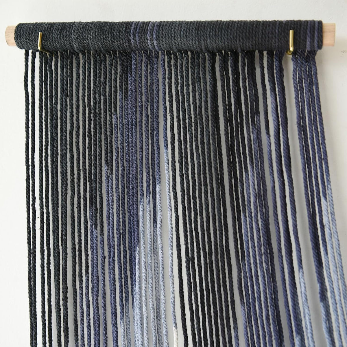 IOWER Large Macrame Wall Hanging Decor Dip-Dyed Macrame Wall Decor Wall Art Craftsmanship Fiber Art