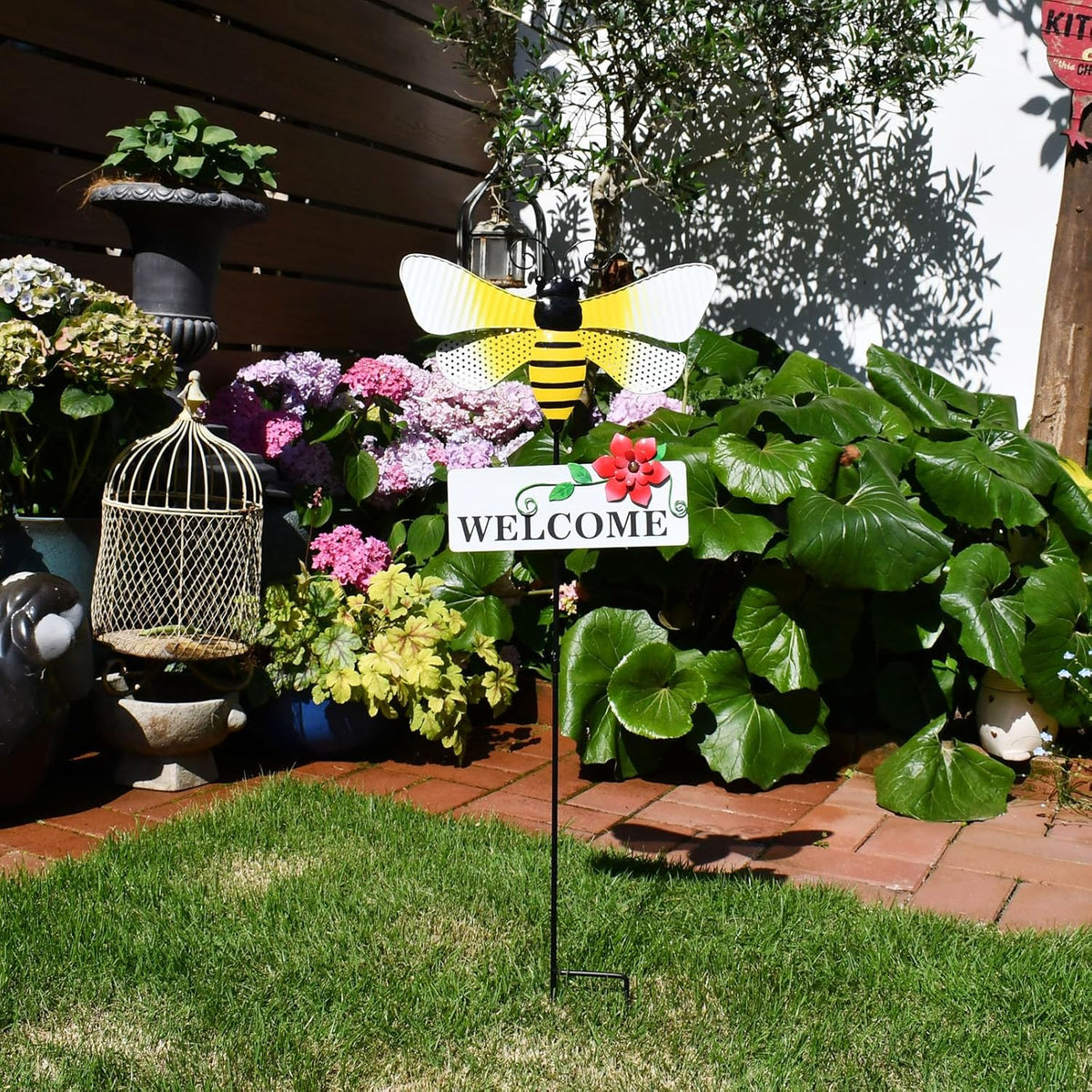 Veclotch 30"" H Metal Bee Garden Stake,Rustic Bee Decorative Yard Stakes Metal Yard Art Ornaments