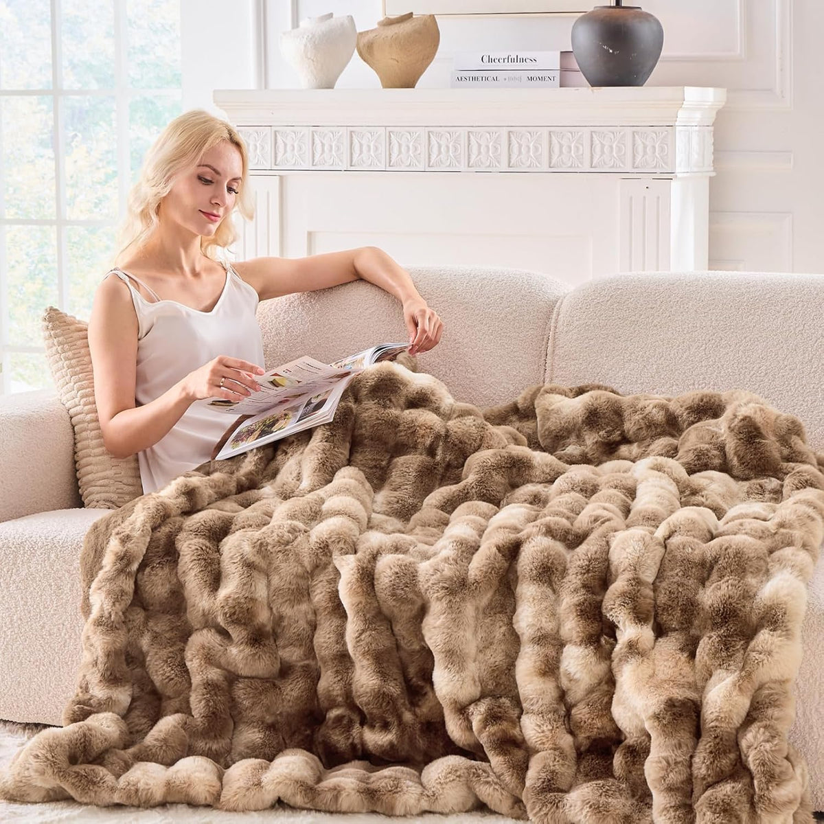 BENVWE Fluffy Faux Fur Throw Blanket for Couch - Soft, Plush, Thick, Cozy, Fuzzy Luxury Minky