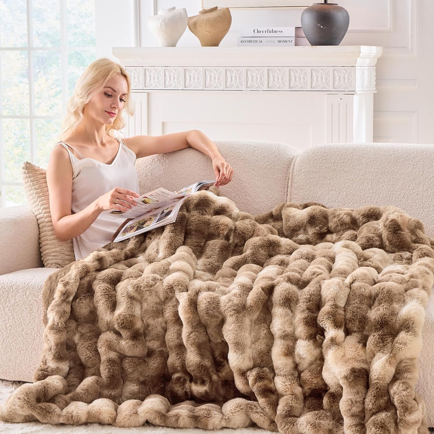 BENVWE Fluffy Faux Fur Throw Blanket for Couch - Soft, Plush, Thick, Cozy, Fuzzy Luxury Minky
