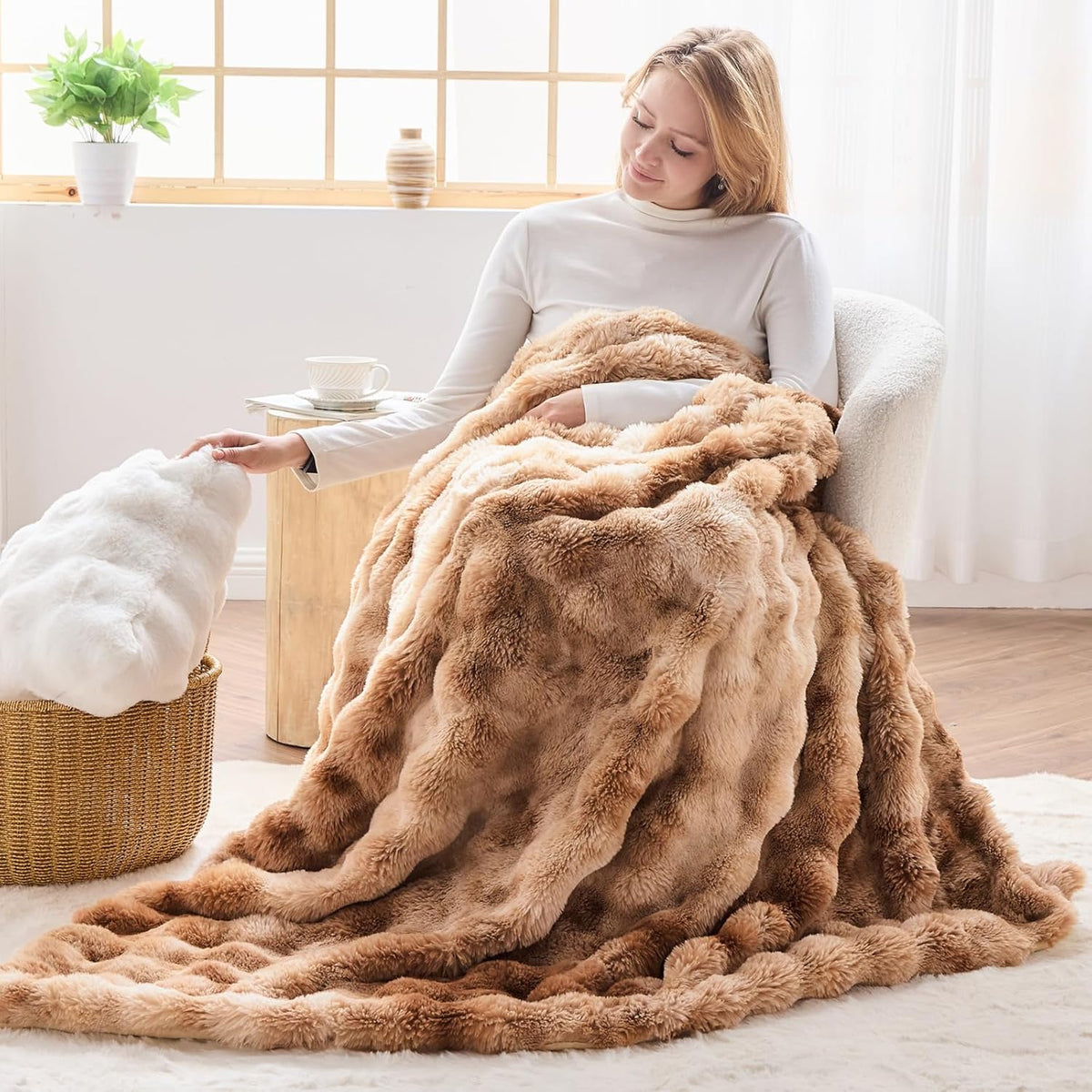 NEWCOSPLAY Faux Fur Twin Blanket Tie-dye Beige Luxury Fluffy Thick Warm Bubble Blanket for Couch