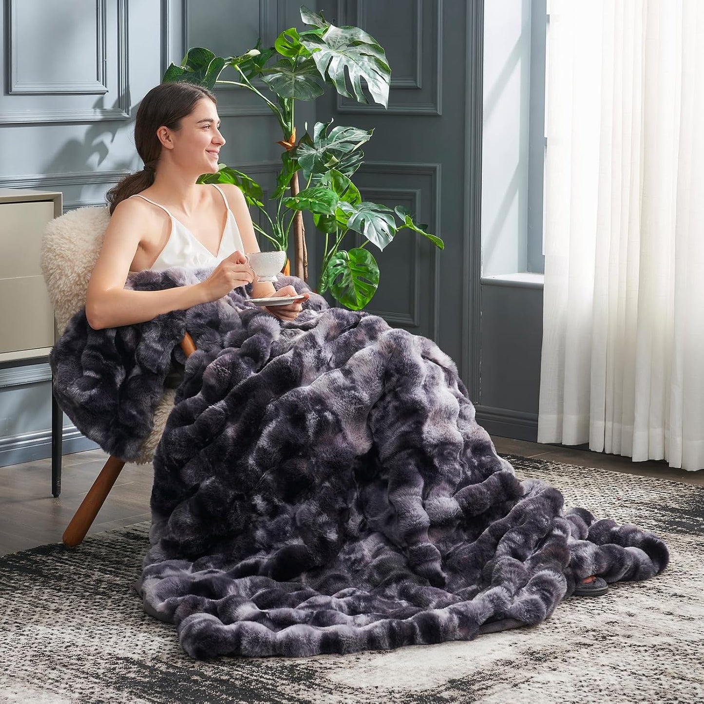 Cozy Bliss Faux Fur Throw Blanket for Couch, Fuzzy Soft Plush Thick Bubble Blanket for Sofa Bedroom