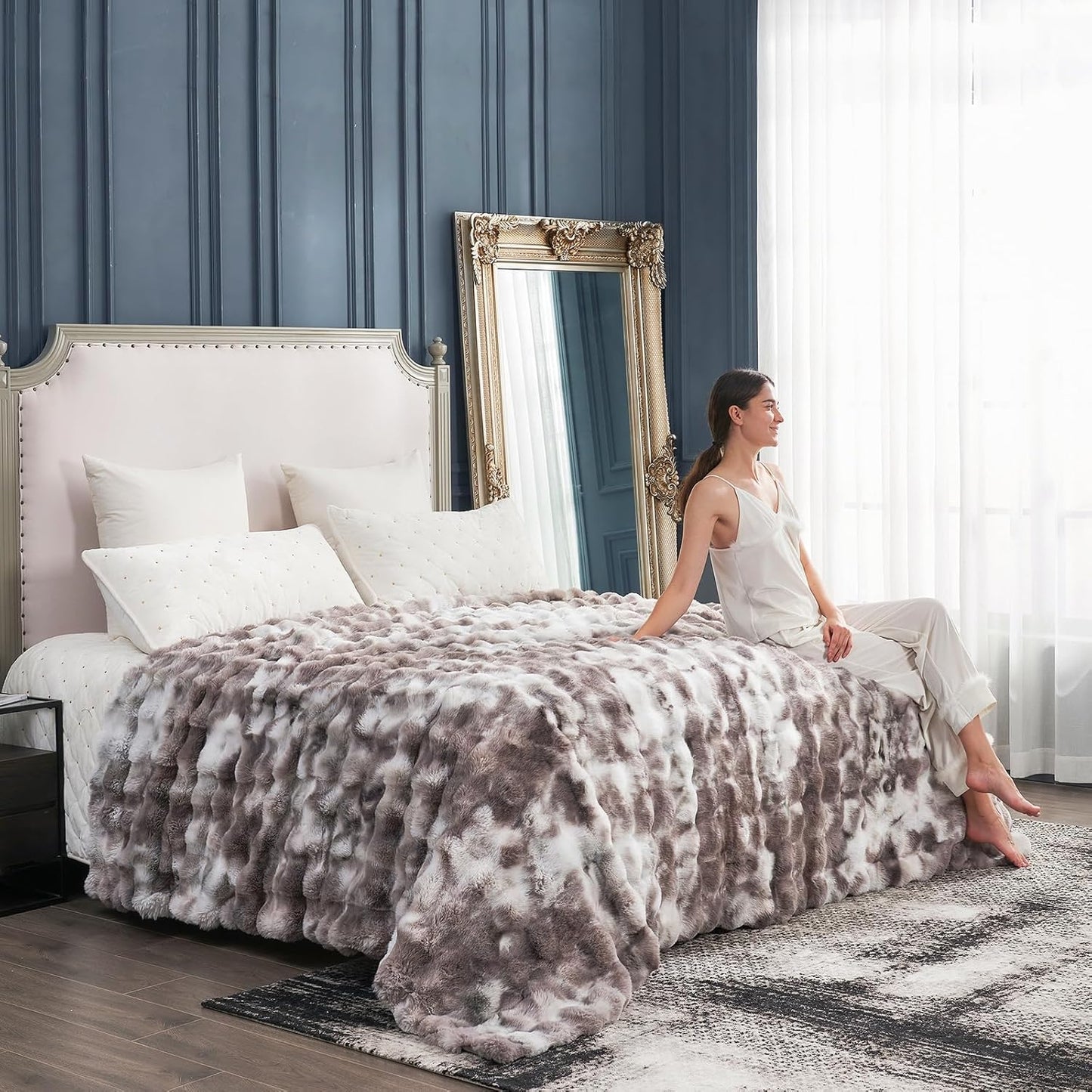Cozy Bliss Faux Fur Throw Blanket for Couch, Fuzzy Soft Plush Thick Bubble Blanket for Sofa Bedroom