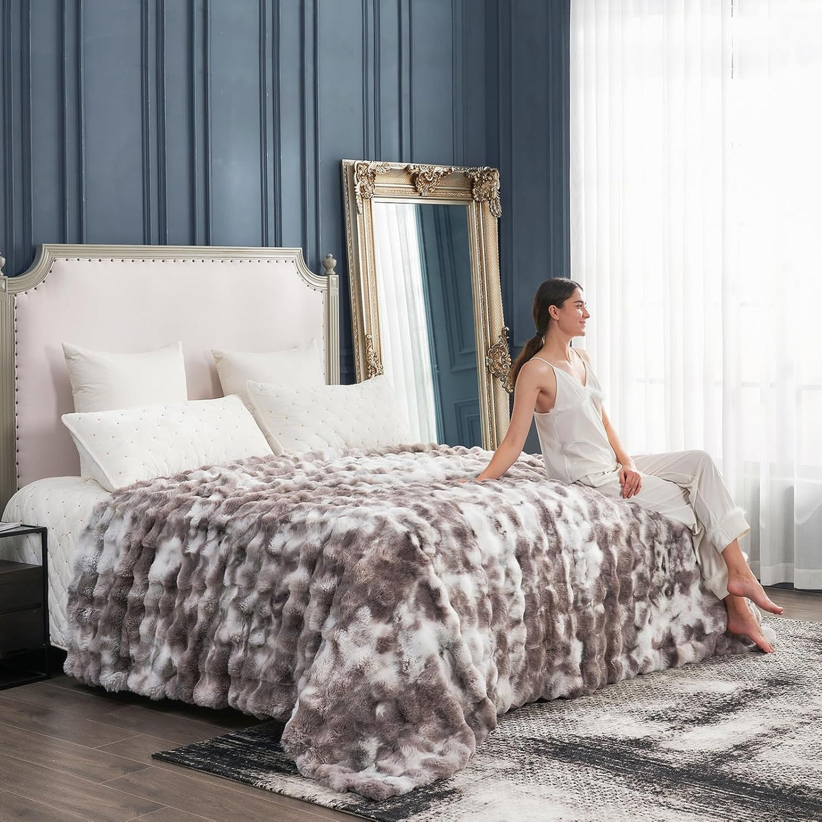 Cozy Bliss Faux Fur Throw Blanket for Couch, Fuzzy Soft Plush Thick Bubble Blanket for Sofa Bedroom