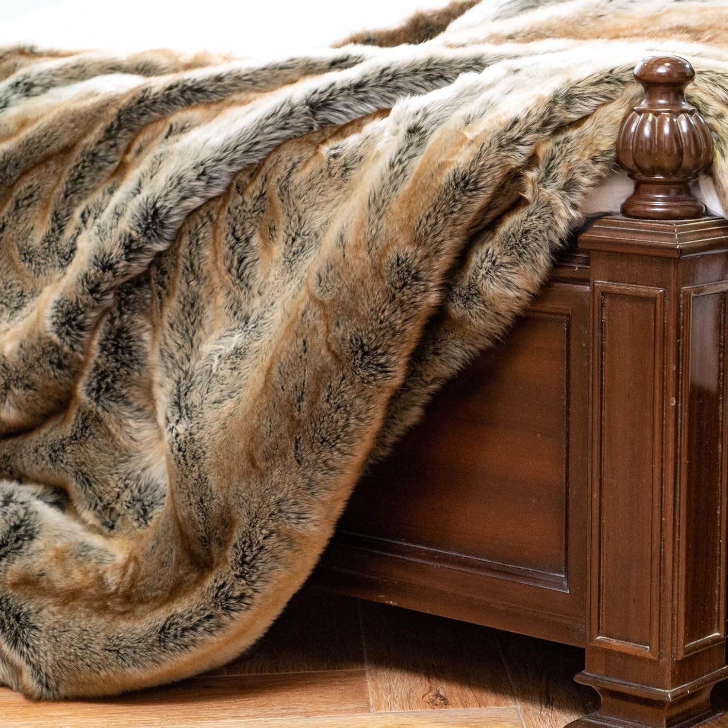 BATTILO HOME Large Brown Faux Fur Throw Blanket for Bed, Fall Fur Blanket and Throws, 60 x 80