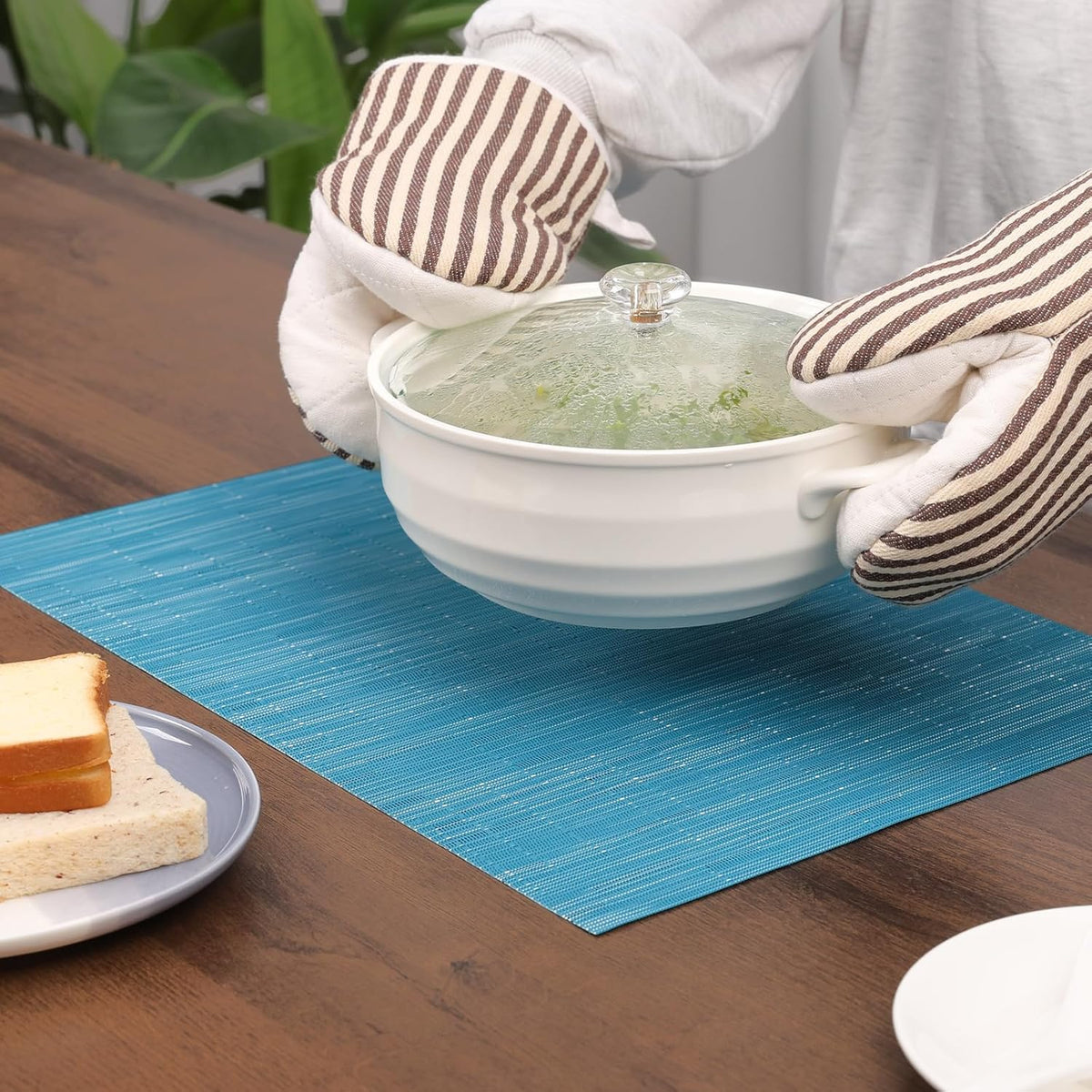 Myir JUN Placemats Set of 8, Vinyl Woven Placemats Place Mats Indoor Set of 8 Washable Table Mats