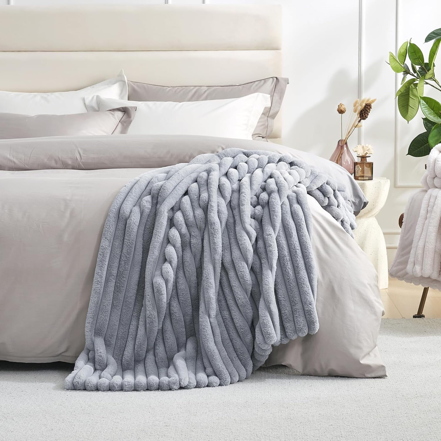 Amélie Home Faux Fur Throw Blanket for Couch, Cozy Fuzzy Fluffy Fur Luxurious Soft Striped Plush