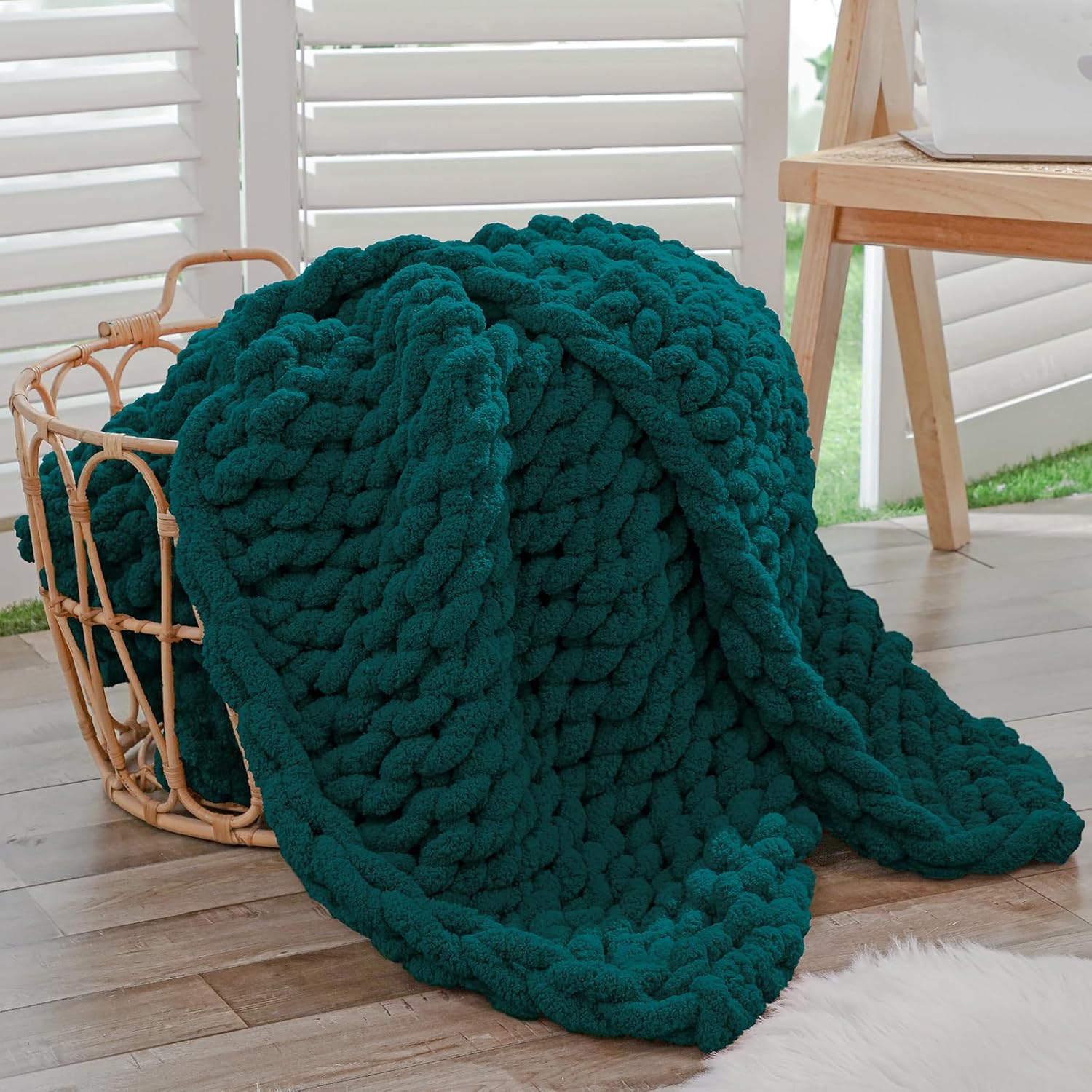 Bigacogo Chunky Knit Throw Blanket for Couch, 40x60 inches, 100% Hand Knitted with Thick Jumbo