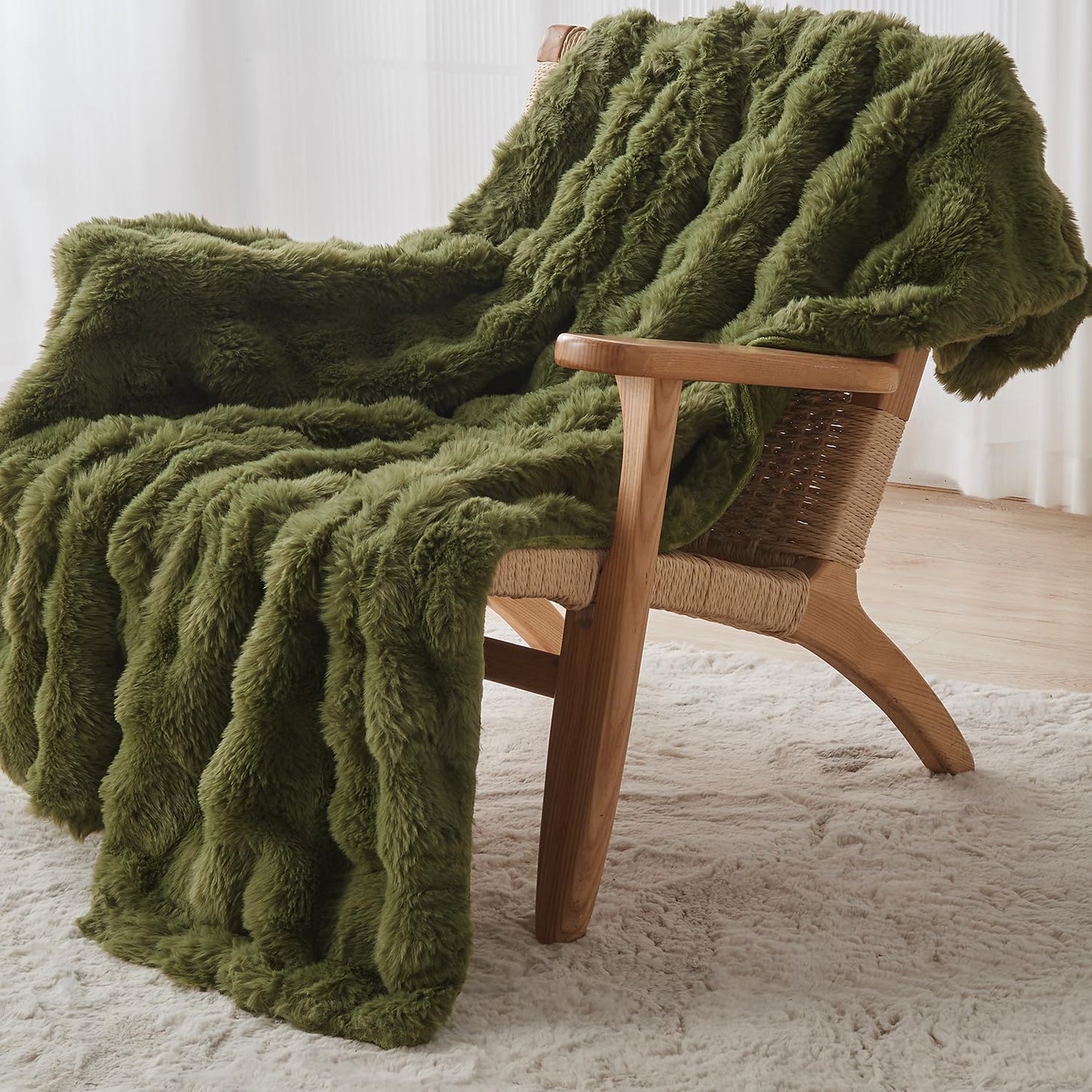 Lotus Karen Faux Fur Throw Blanket Dark Green - 800 GSM Bubble Rabbit Fluff Blanket for Couch Bed