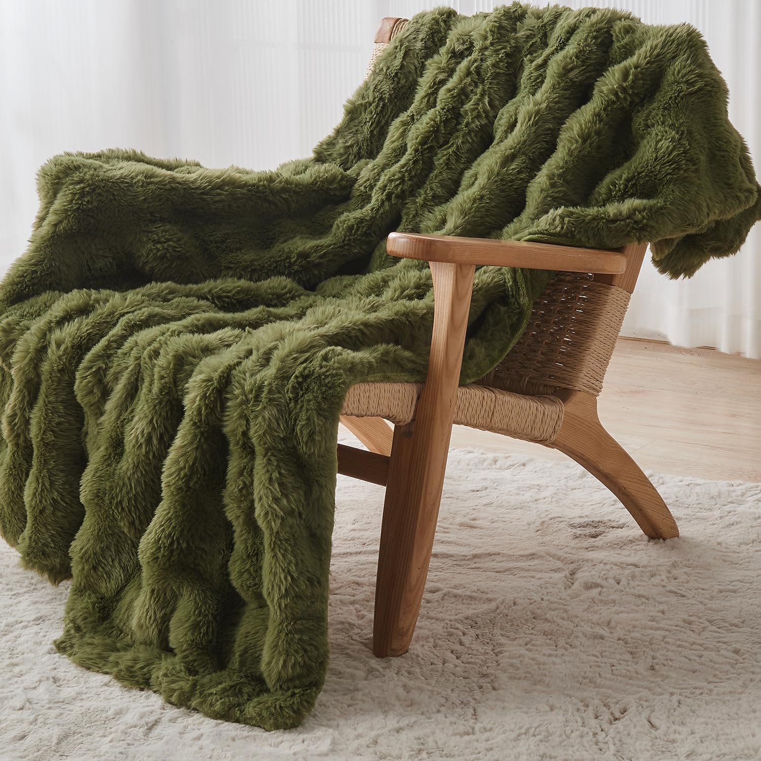 Lotus Karen Faux Fur Throw Blanket Dark Green - 800 GSM Bubble Rabbit Fluff Blanket for Couch Bed