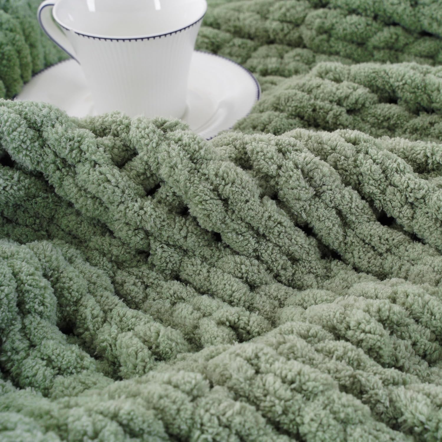 Battilo Chunky Knit Throw Blanket, Soft and Thick Chenille Throw Blanket, 50"x60" Handmade Cable