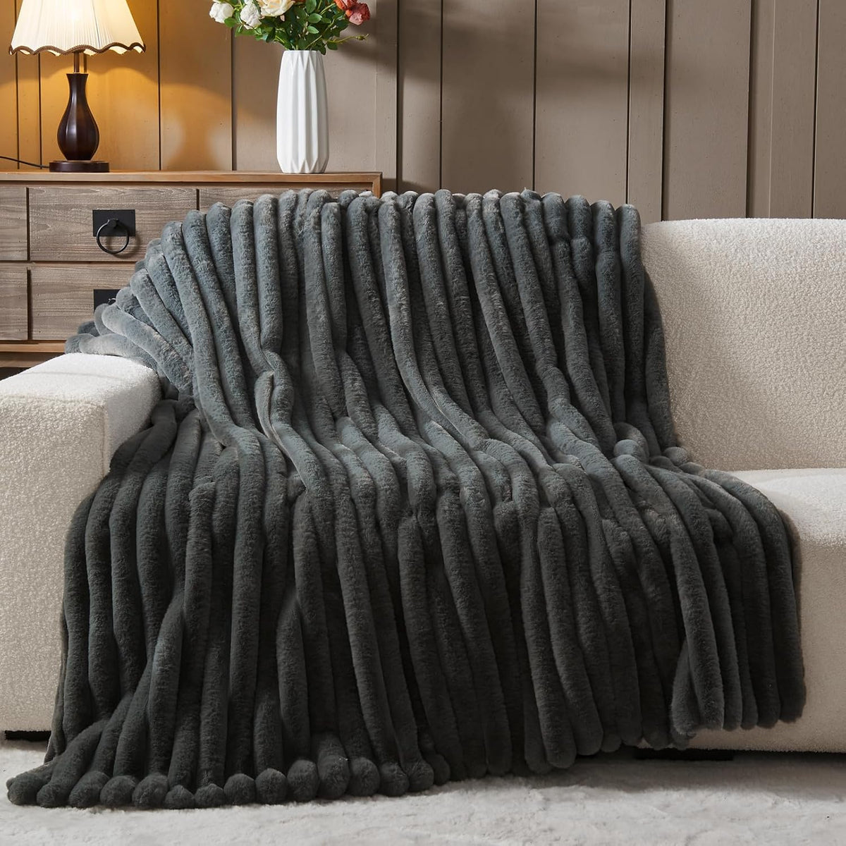 NEWCOSPLAY Faux Fur Throw Blanket Grey 3D Ribbed Plush Thick Warm Blanket for Couch Sofa Bed 850GSM
