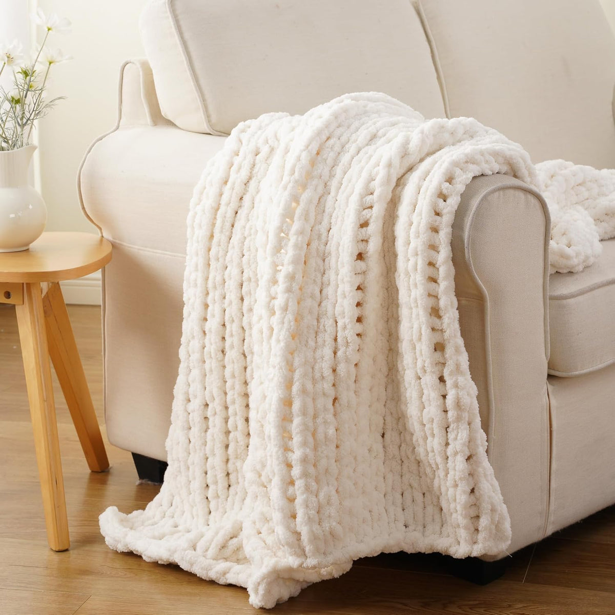 Battilo Chunky Knit Throw Blanket, Soft and Thick Chenille Throw Blanket, 50"x60" Handmade Cable