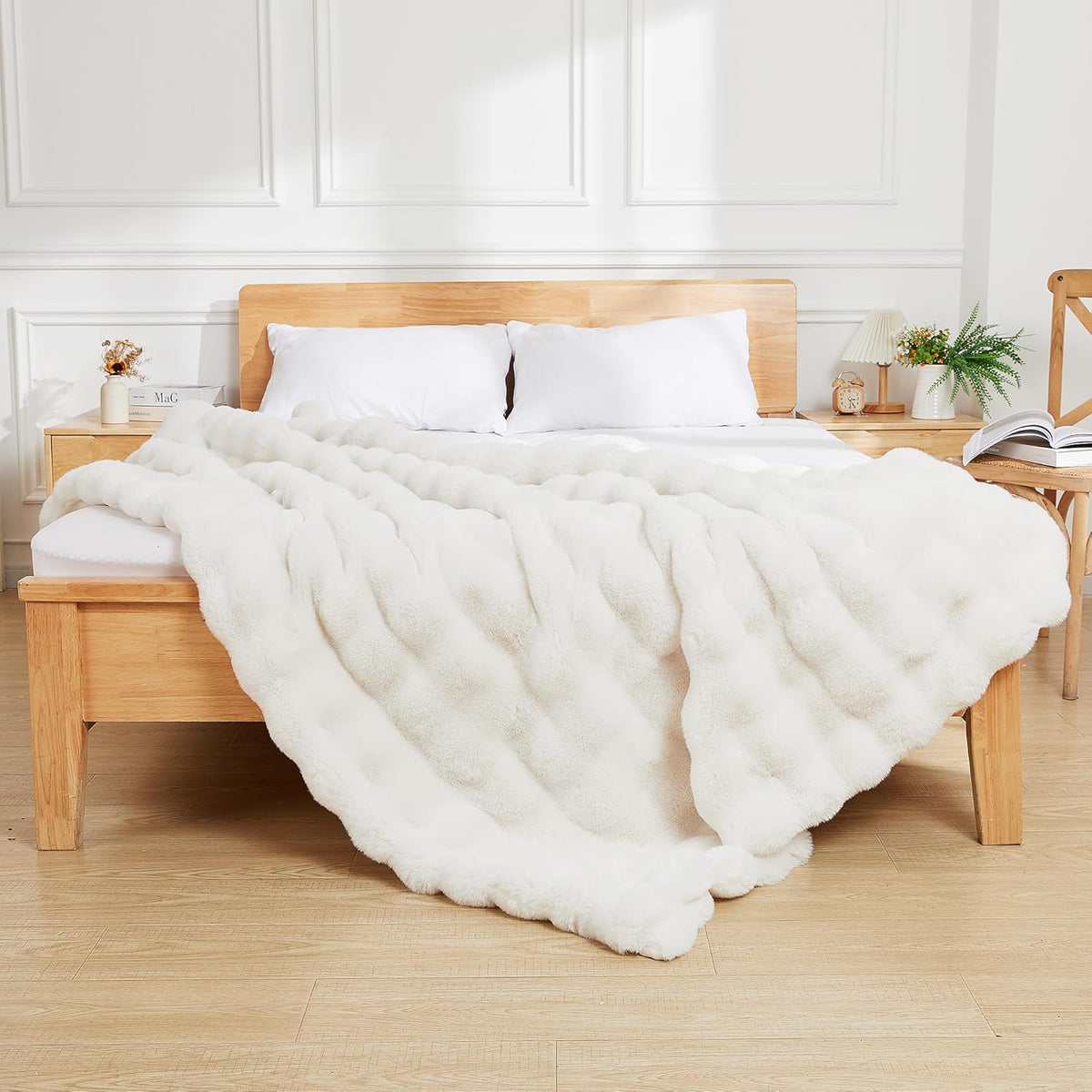 Latepis Beige Twin Bubble Cozy Faux Fur Blankets for Bed Thick Fuzzy Blanket for Couch Sofa Bedroom
