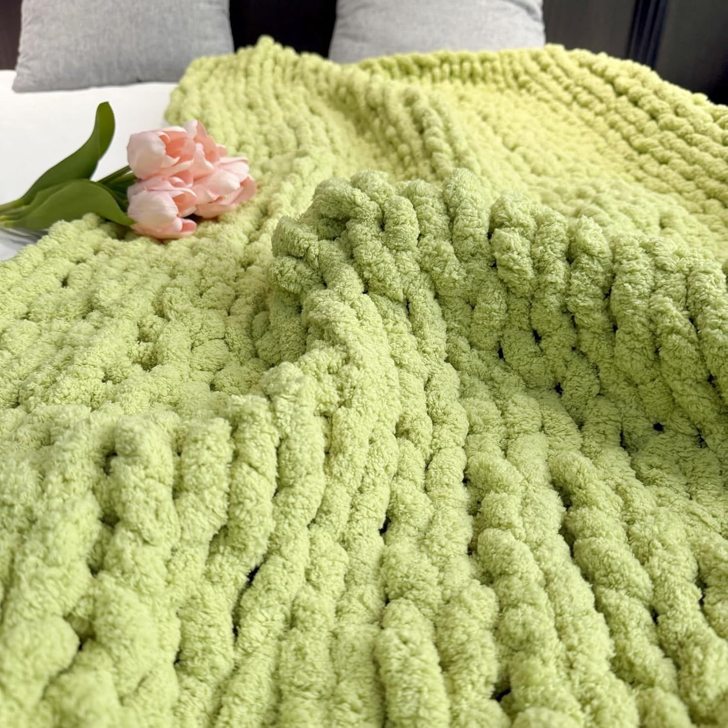 Chunky Knit Blanket Throw 48"x71", Chenille Throw Blankets, Handmade Warm & Cozy Blanket Couch Bed