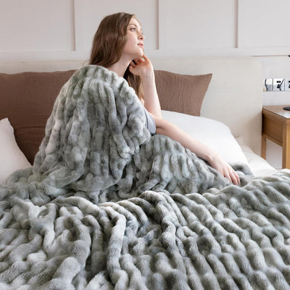 Faux Fur Blanket, Twin Size Oversized Throw Blanket for Couch, Fluffy Blanket with Stretch Ruched