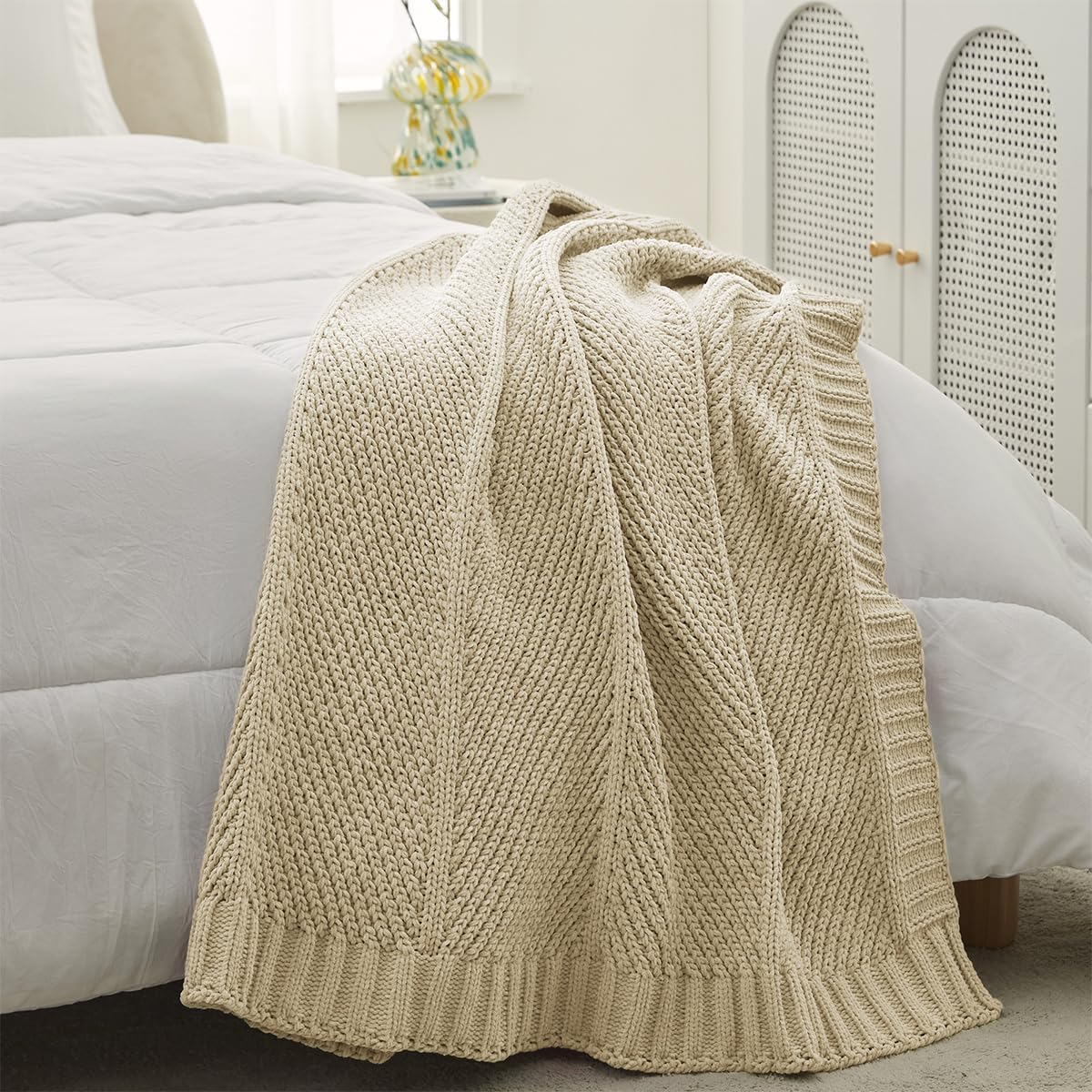Amélie Home Chenille Knit Throw Blanket for Couch, Chevron Texture Decorative Soft Blanket for