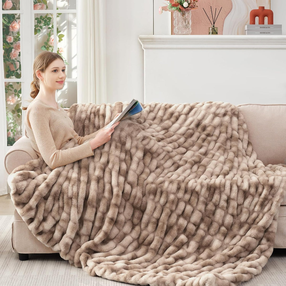 Touchat Ruched Faux Rabbit Fur Throw Blanket, 700 GSM Luxury Dual-Sided Soft Cozy Blanket, Fuzzy
