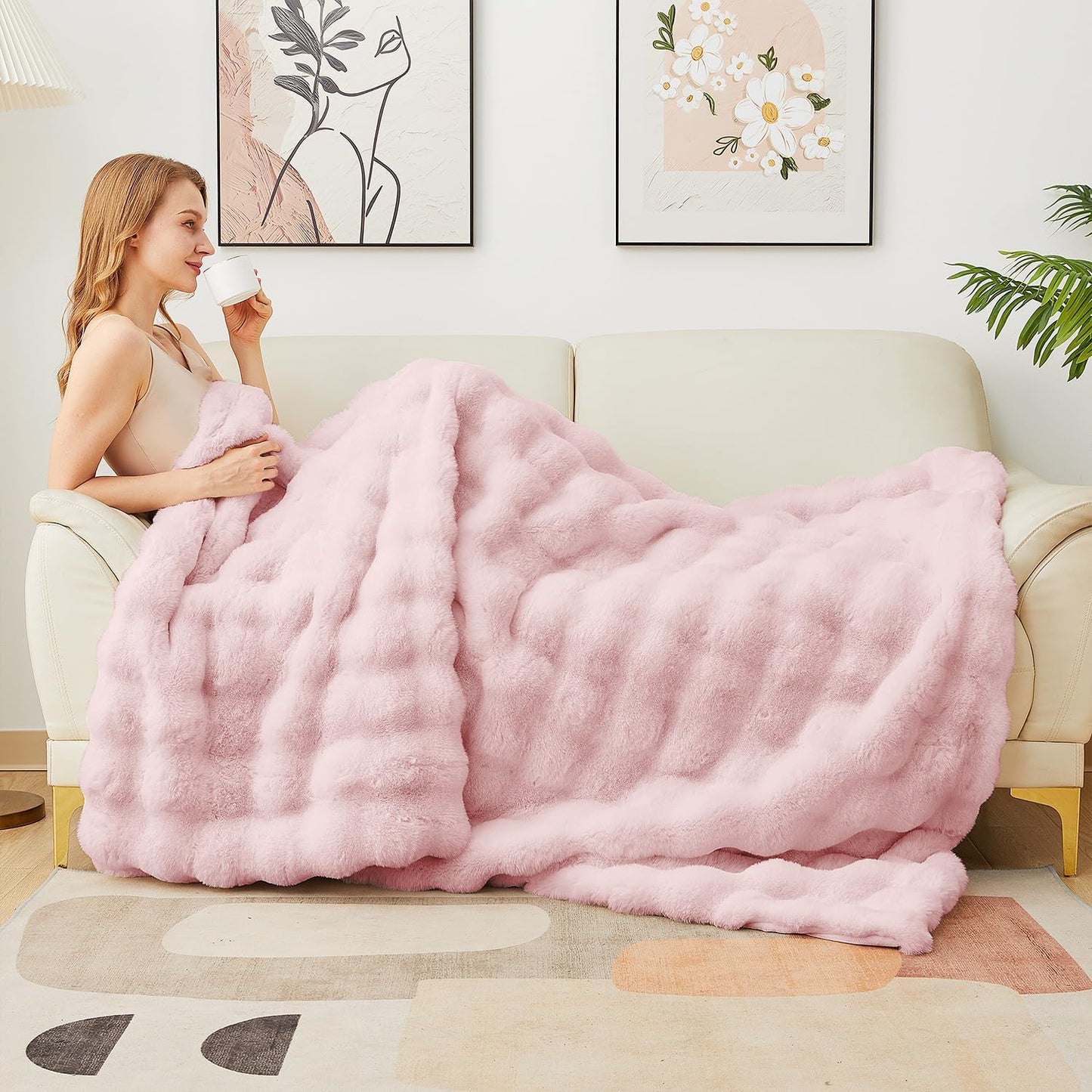 Latepis Pink Faux Fur Throw Blanket for Couch Bubble Cute Soft Warm Comforter Thick Furry Blanket