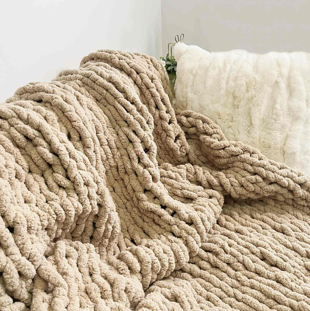 Chunky Knit Blanket Throw 48"x71", Chenille Throw Blankets, Handmade Warm & Cozy Blanket Couch Bed