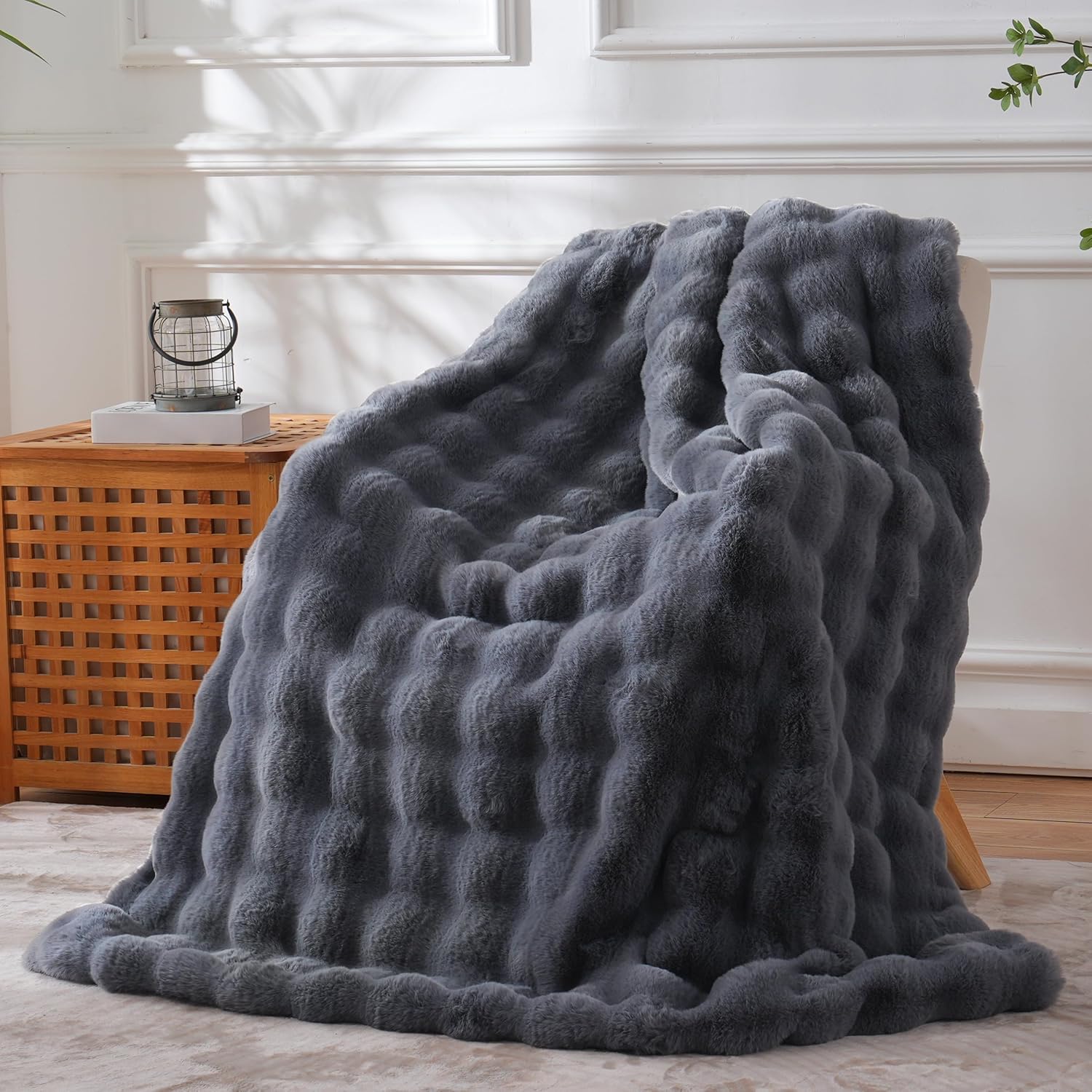 BENVWE Faux Fur Throw Blanket for Couch - Thickened Fluffy Soft Bubble Blanket for Living Room Home