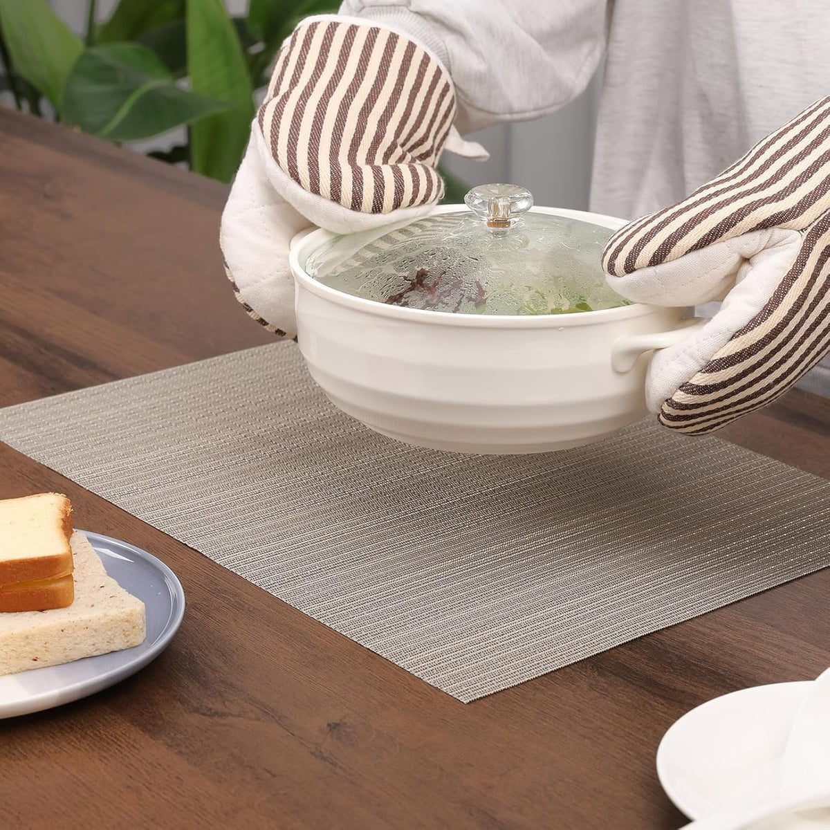 Myir JUN Placemats Set of 8, Vinyl Woven Placemats Place Mats Indoor Set of 8 Washable Table Mats