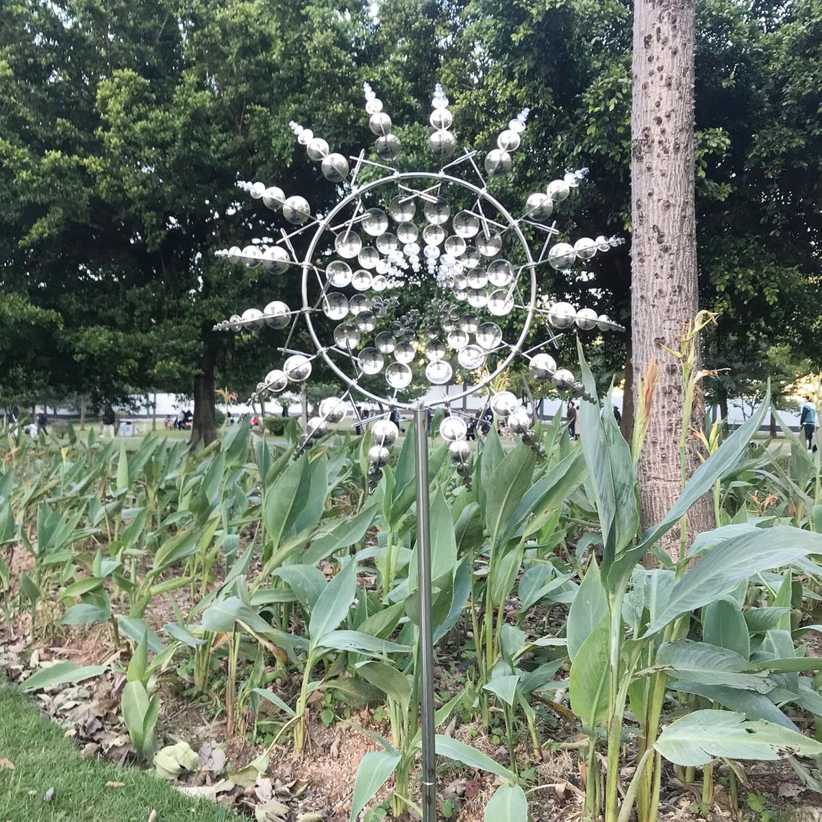Unique and Magical Metal Windmill, 3D Wind Kinetic Sculpture, Wind Spinner Solar, Lawn Solar Wind