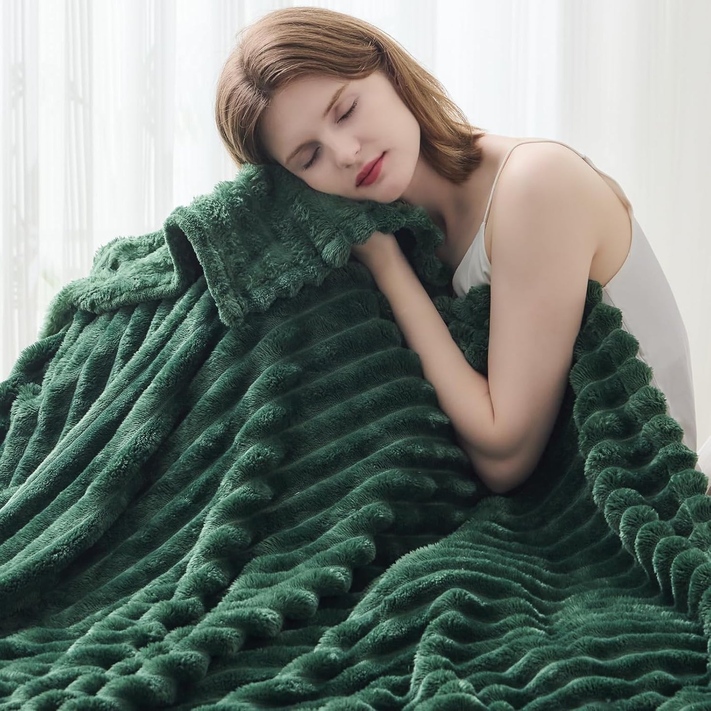NEWCOSPLAY Super Soft Twin Blanket Dark Green Premium Silky Flannel Fleece 3D Ribbed Jacquard