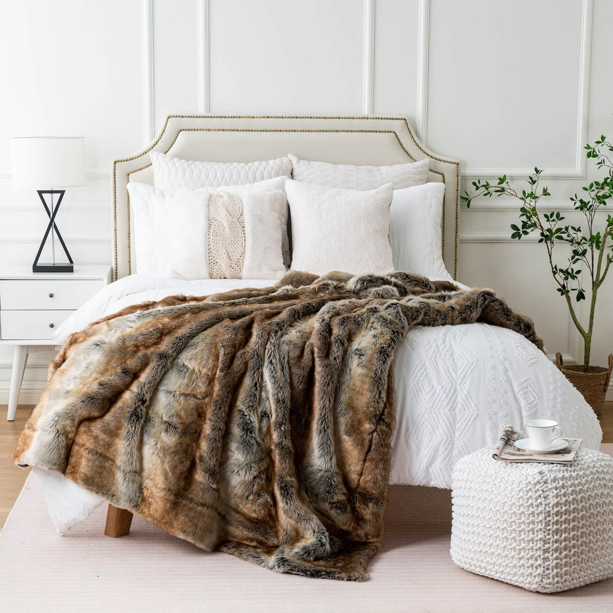 BATTILO HOME Large Brown Faux Fur Throw Blanket for Bed, Fall Fur Blanket and Throws, 60 x 80