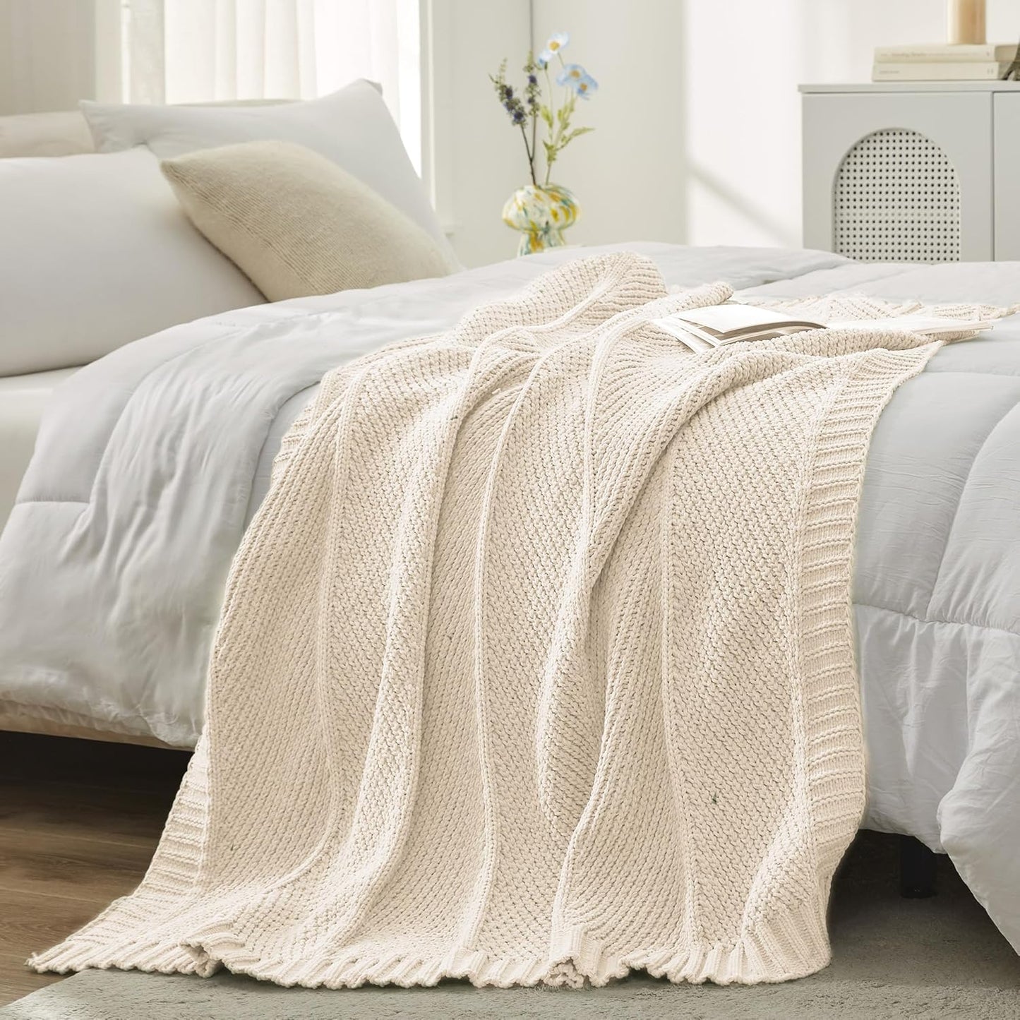 Amélie Home Chenille Knit Throw Blanket for Couch, Chevron Texture Decorative Soft Blanket for