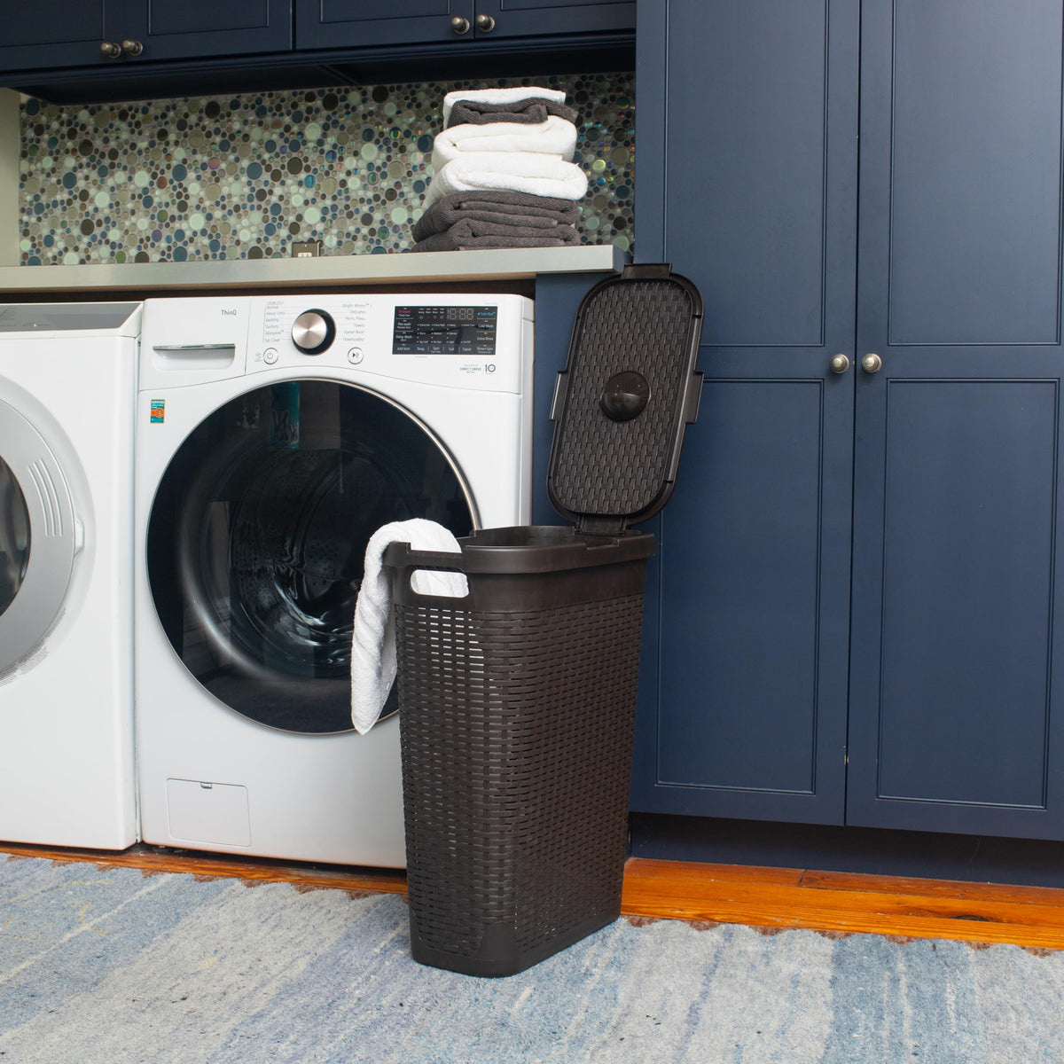 Mind Reader Slim Laundry Hamper with Lid, 40L Clothes Basket, Narrow Tapered Design with Ventilated