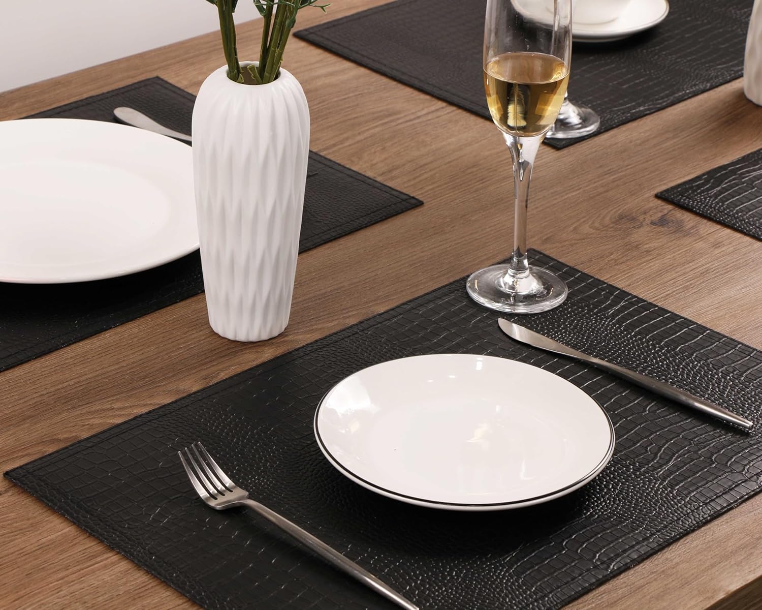 Jovono Faux Leather Hardboard Placemats, Set of 8 PU Table Mats, Easy to Clean, Heat & Stain