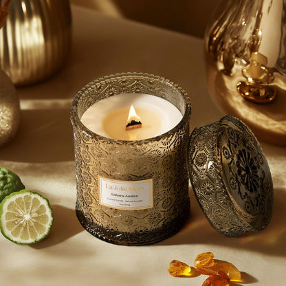 LA JOLIE MUSE Fall Candle | Sahara Amber Candle – Bergamot, Clove & Amber | 19 oz Wooden Wick |