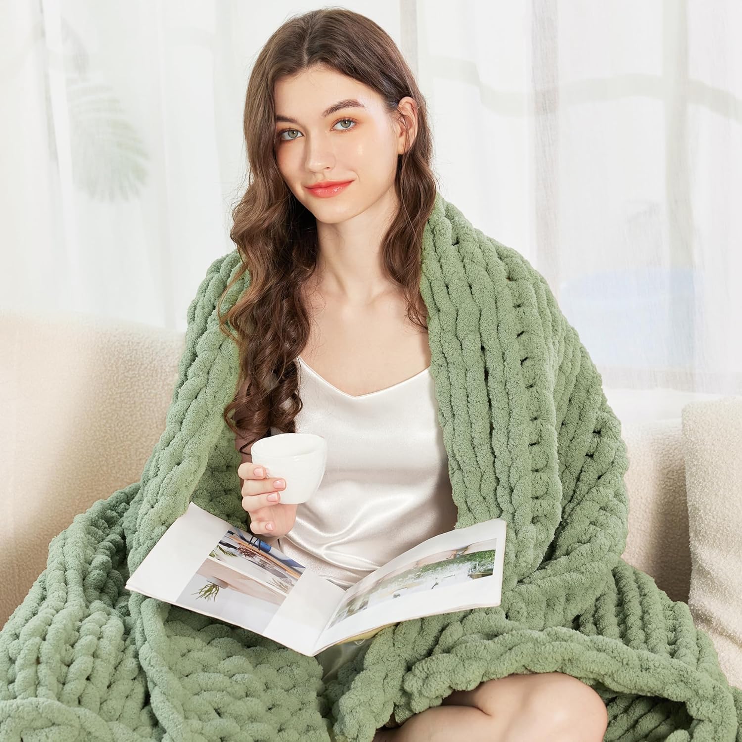 Admitrack Chunky Knit Blanket Throw, 100% Hand Knit Chenille Throw Blanket for Sofa & Home Decor
