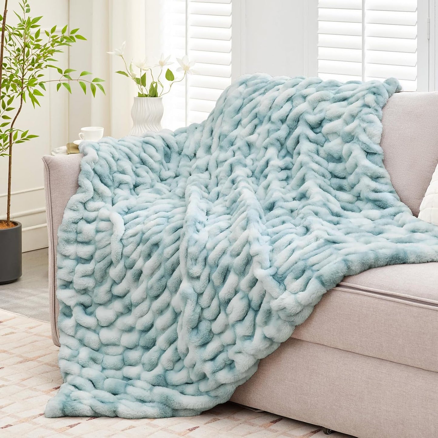 Ultra Soft Luxury Faux Fur Throw Blanket for Counch,Fuzzy Fluffy Plush Warm Cozy Elegant Wrinkled