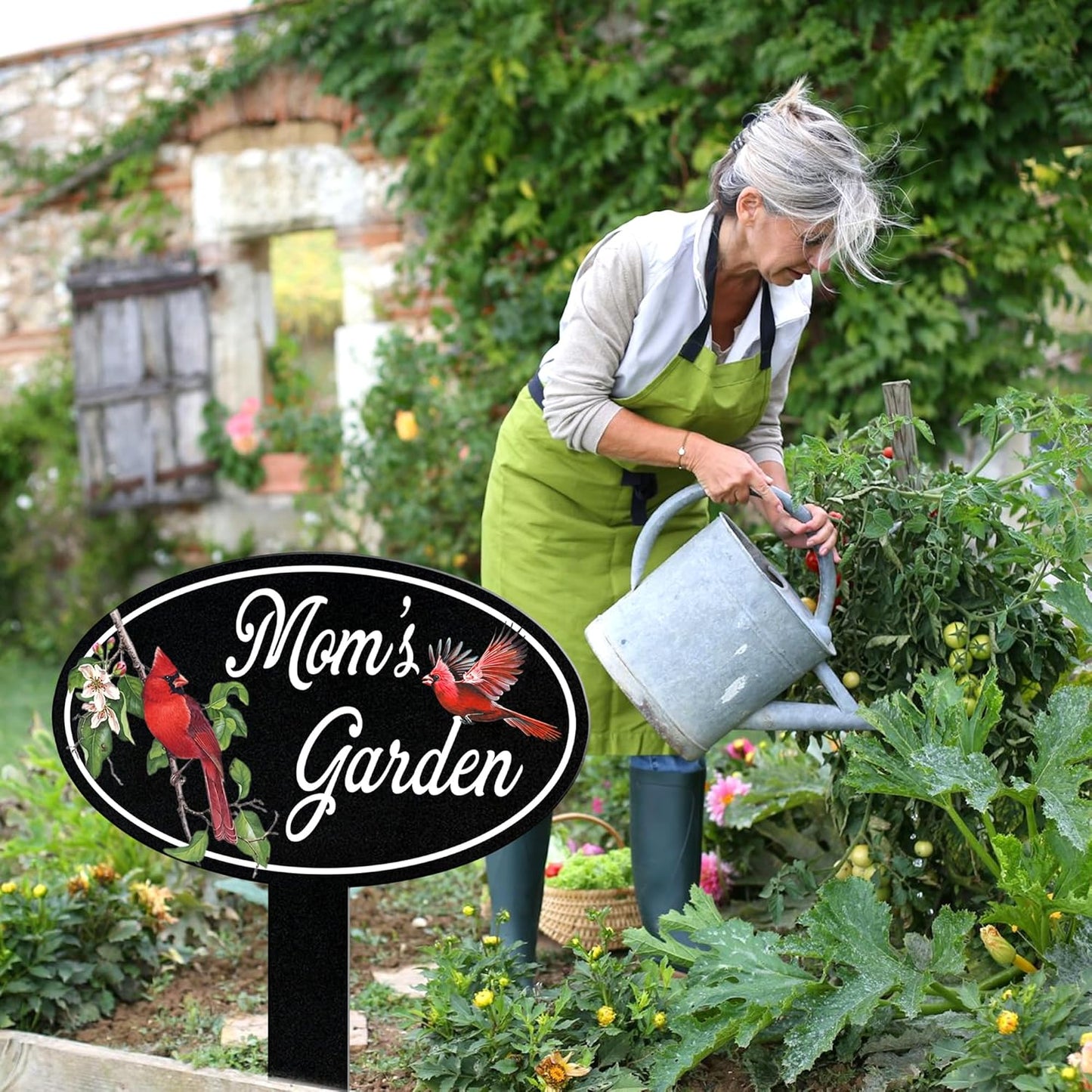 Personalized Name Garden Cardinal Metal Signs with Stake, Custom Family Name Yard Decor for Outdoor