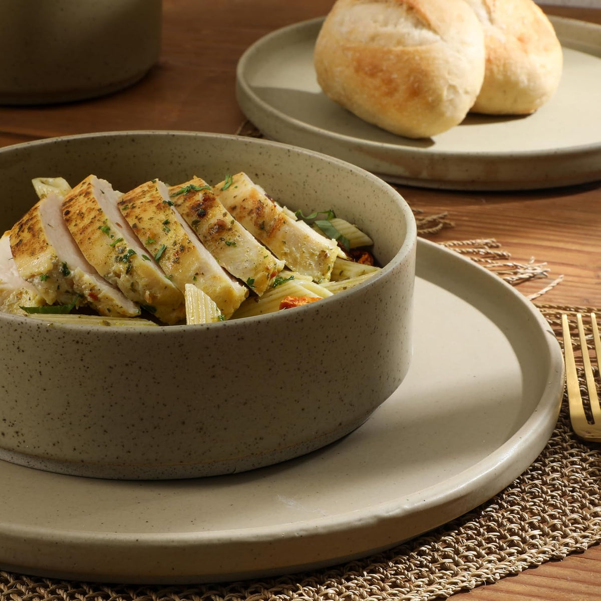 Gibson Elite Tatum Premium Porcelain Matte Reactive Glaze 16-Piece (Service for 4) Plates and Bolws