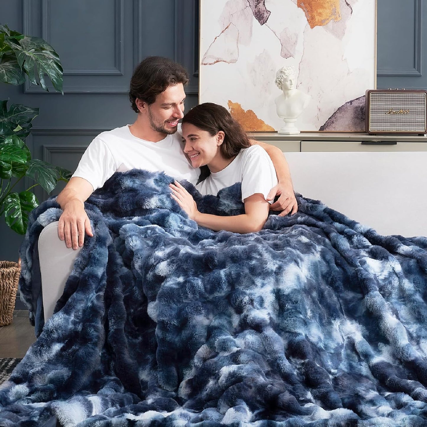Cozy Bliss Faux Fur Throw Blanket for Couch, Fuzzy Soft Plush Thick Bubble Blanket for Sofa Bedroom