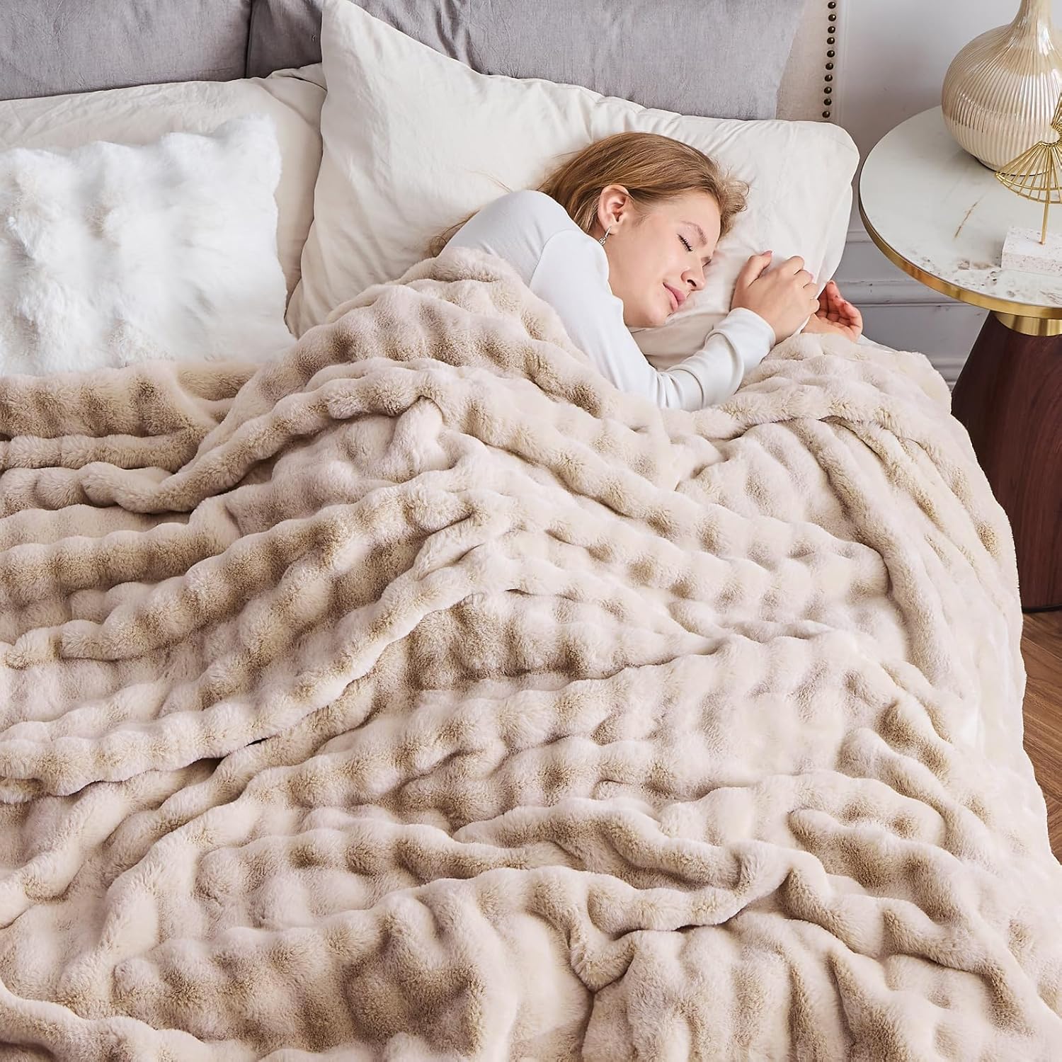 NEWCOSPLAY Faux Fur Throw Blanket Linen Bubble Blanket Thick Warm Soft for Couch Sofa Bed 550GSM
