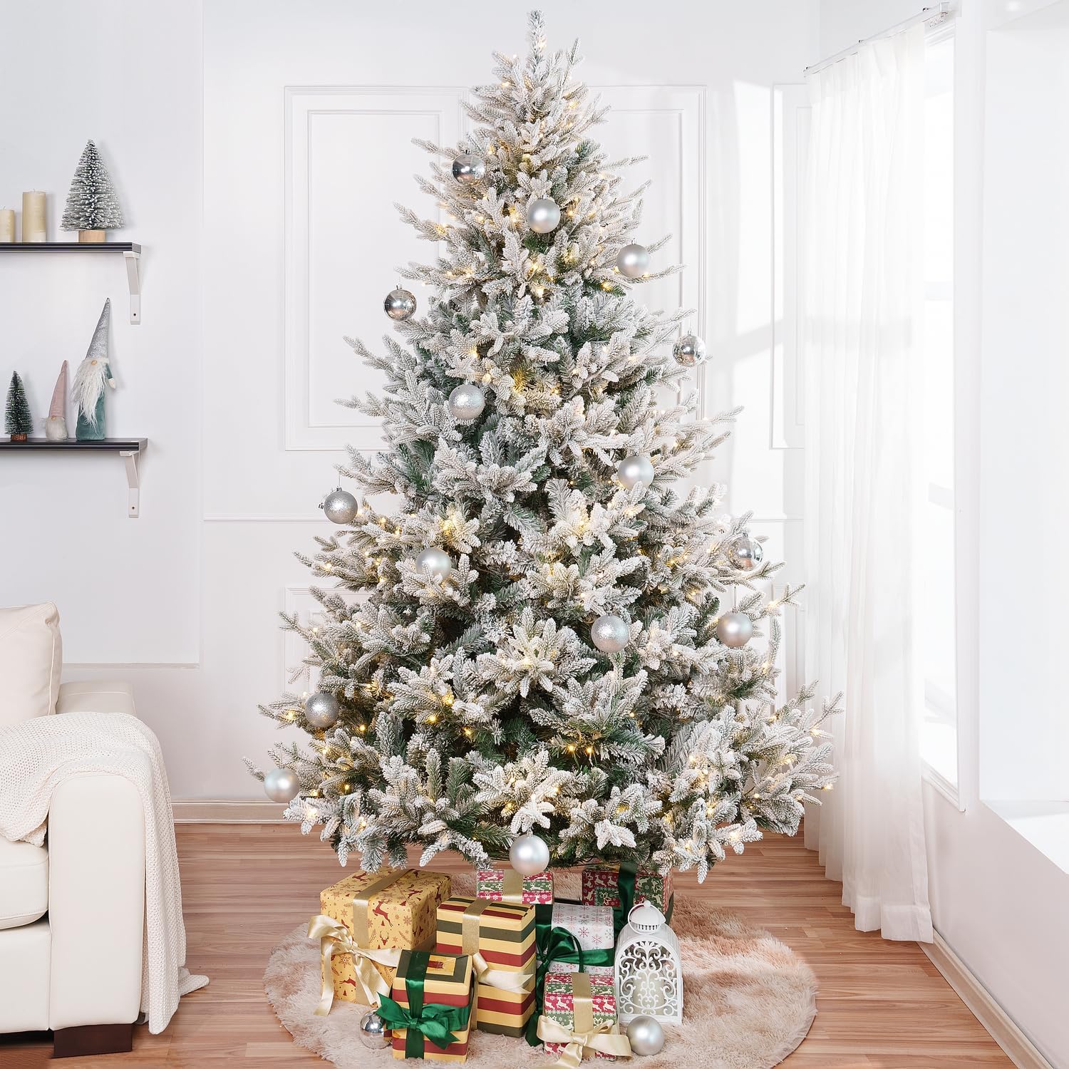 Ginebra Snow Flocked Prelit Christmas Tree 7.5ft/Snow Flocked
