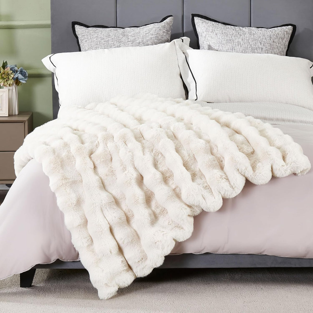 DREAMNINE Large Soft Thick Fuzzy Bubble Faux Rabbit Fur Blanket Full Size 70" x 80",Double Sided