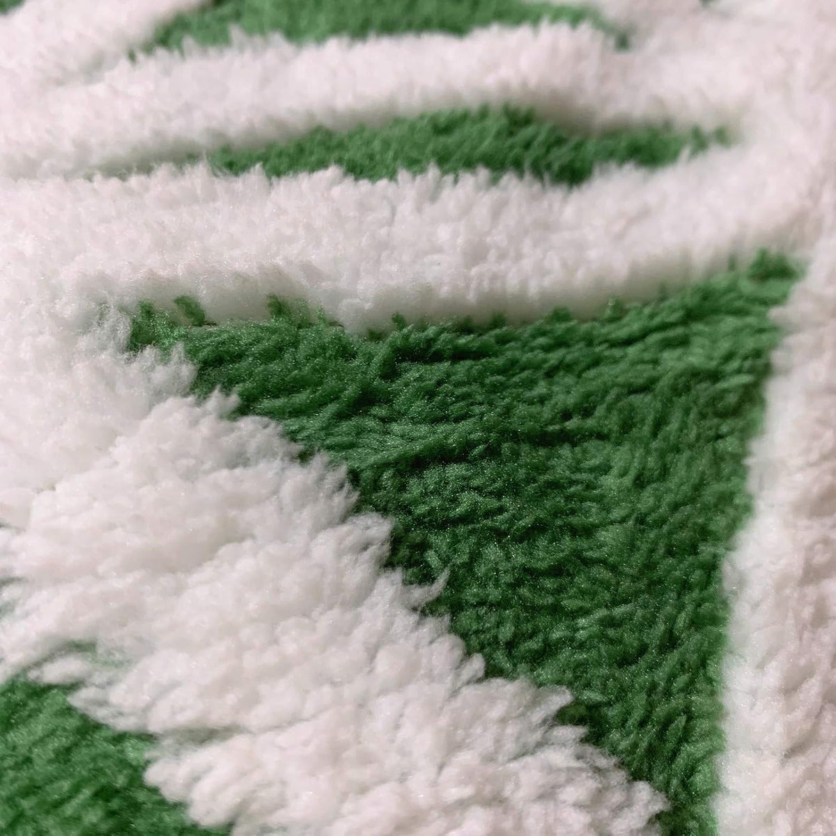 UKELER Green Flannel Sherpa Throws 60'' x 50'' New Blanket Ultra Plush Lightweight Throw Blanket