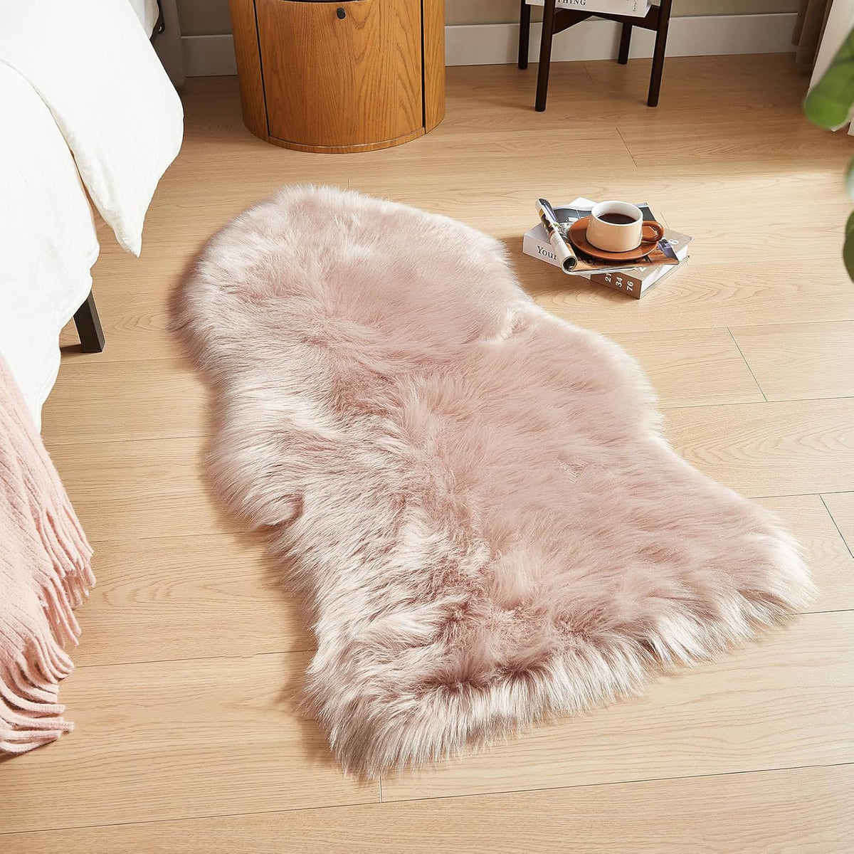 AMTOVO Faux Fur Rug, Pink Area Rug, Fluffy Sheepskin Rug, Fuzzy Ultra Soft 2 x 4 ft Shag Rugs for