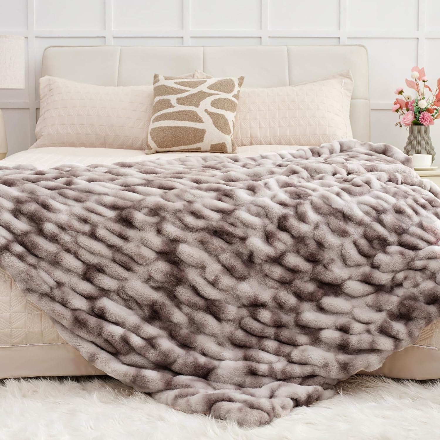 Ultra Soft Luxury Faux Fur Throw Blanket for Counch,Fuzzy Fluffy Plush Warm Cozy Elegant Wrinkled