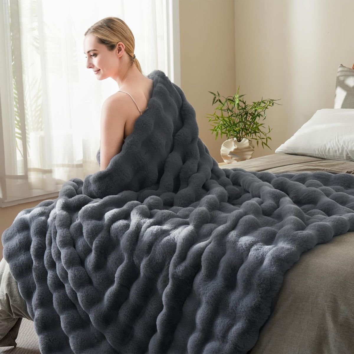 BENVWE Faux Fur Throw Blanket for Couch - Thickened Fluffy Soft Bubble Blanket for Living Room Home
