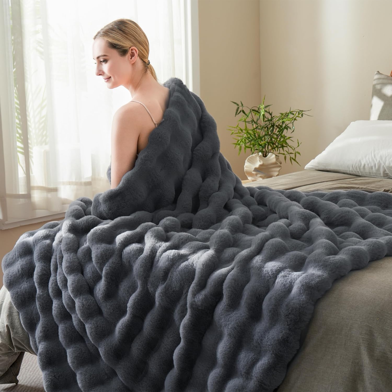 BENVWE Faux Fur Throw Blanket for Couch - Thickened Fluffy Soft Bubble Blanket for Living Room Home