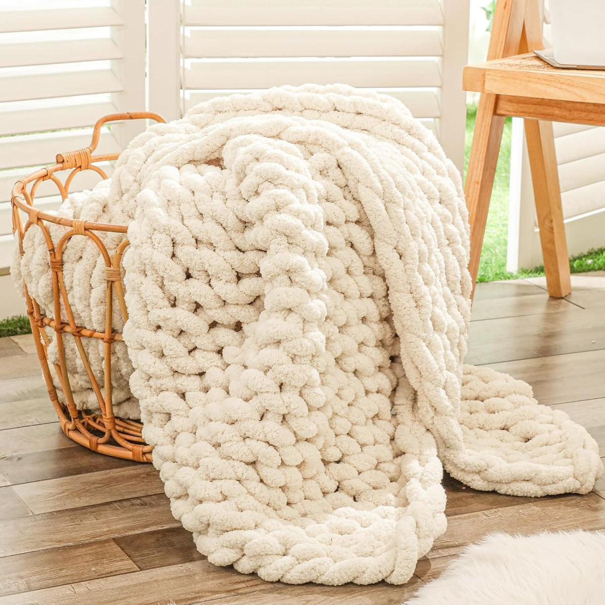 Bigacogo Chunky Knit Throw Blanket for Couch, 40x60 inches, 100% Hand Knitted with Thick Jumbo