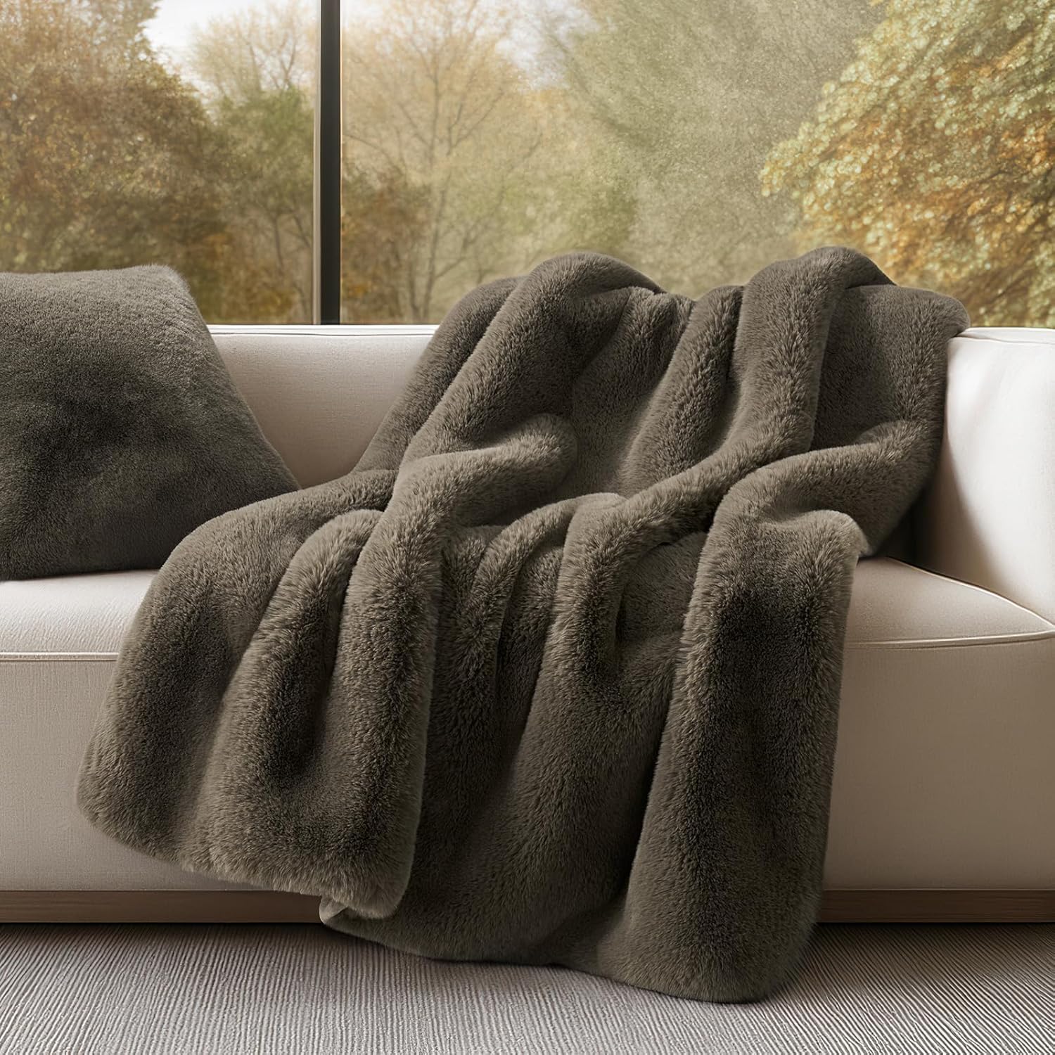 Luxury Soft Faux Chinchilla Fur Throw Blanket for Couch, Warm Thick Heavy Winter Throw Blanket