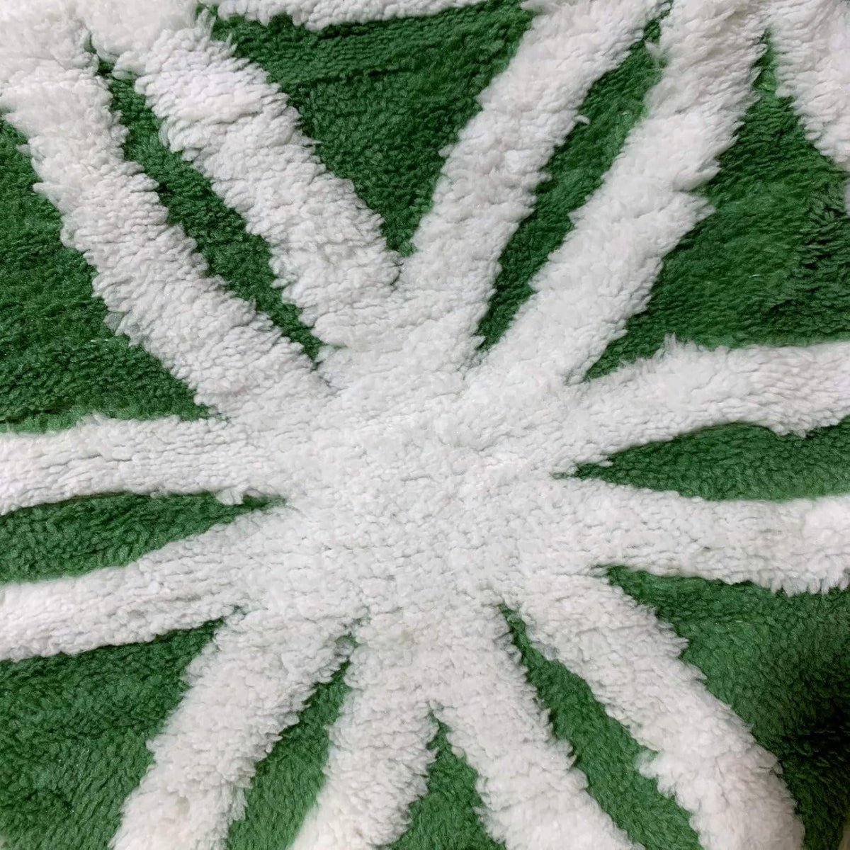 UKELER Green Flannel Sherpa Throws 60'' x 50'' New Blanket Ultra Plush Lightweight Throw Blanket