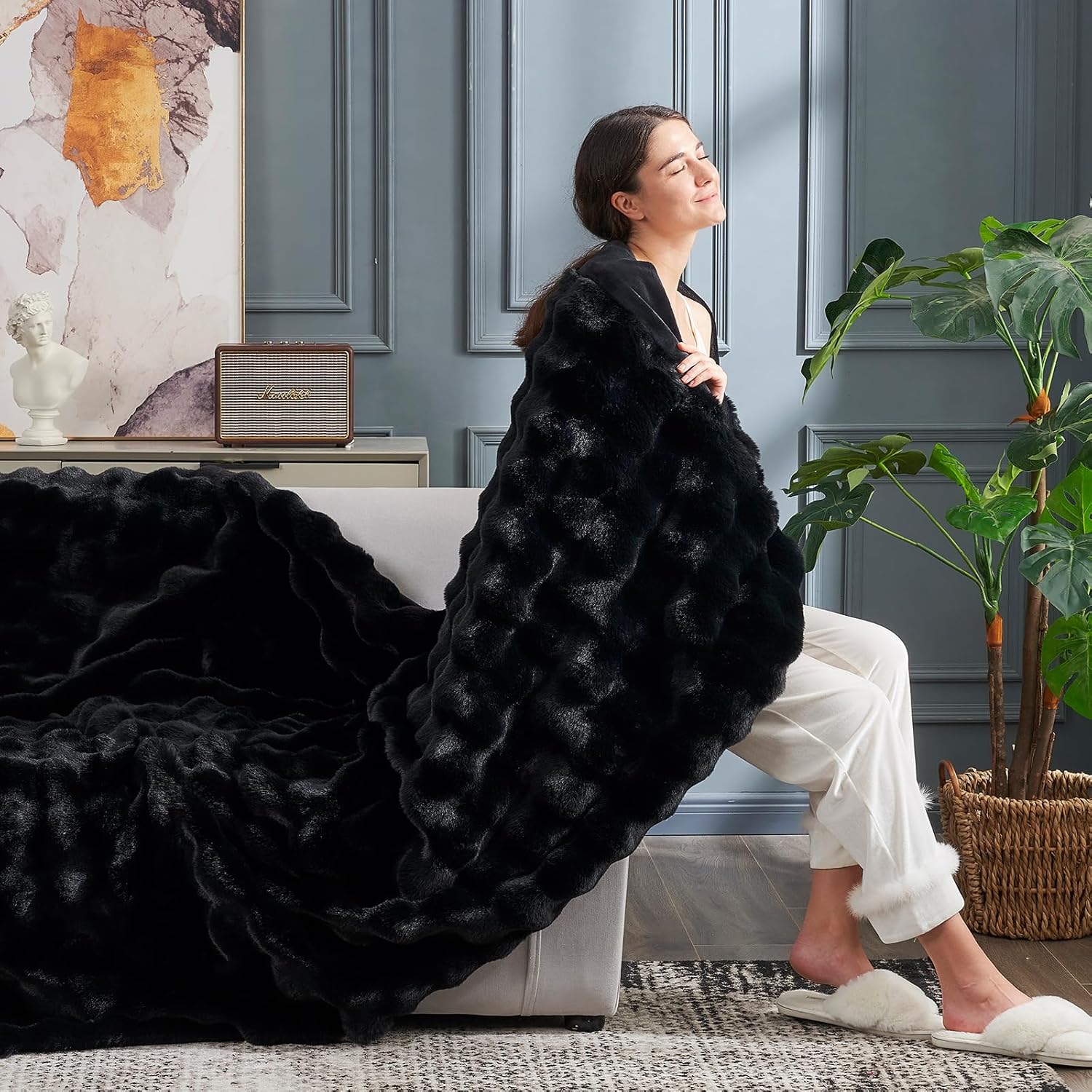 Cozy Bliss Faux Fur Throw Blanket for Couch, Fuzzy Soft Plush Thick Bubble Blanket for Sofa Bedroom